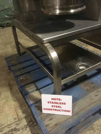 Used GROEN TDH-40 TRUNNION STYLE STEAM KETTLE, NAT. GAS w/ S/S STAND & 2 TEMP WATER FILL FAUCET.