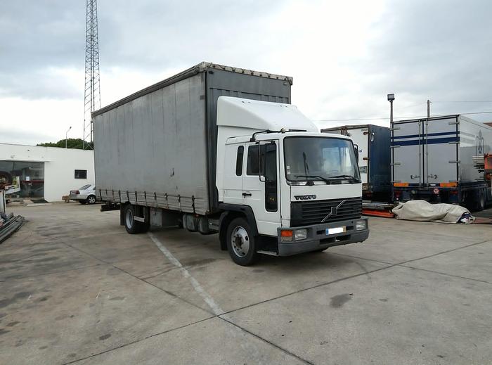 Used 1996 Volvo FL1615 210 curtainsider