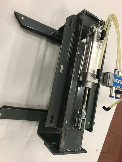 Gebraucht KNAPP Universal Ausschieber Zentrierer mit Pneumatik