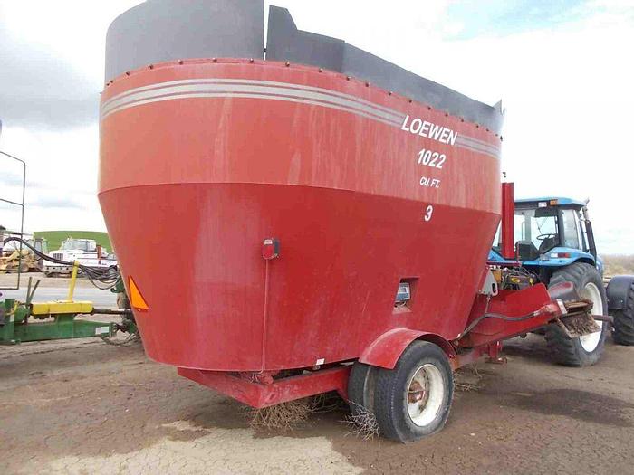 Used Loewen 1022 Vertical Feed Mixer
