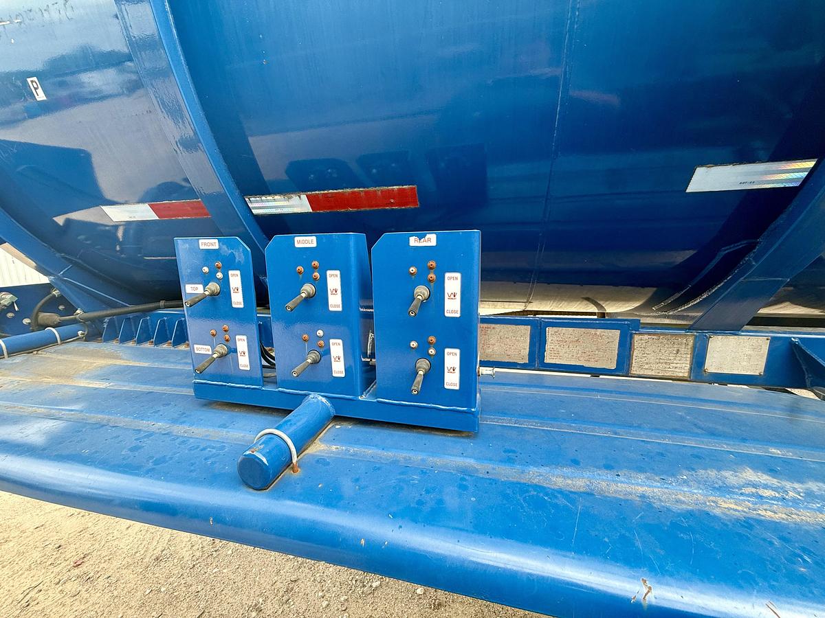 Used 2018 WORLEY 8,000 Gallon Acid Transport Trailer