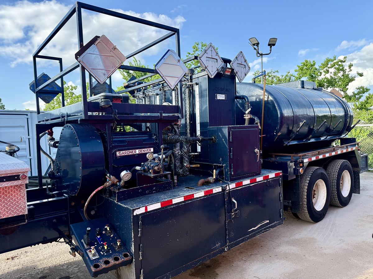 Used 2010 Peterbilt Acid Treater/ Kill Truck