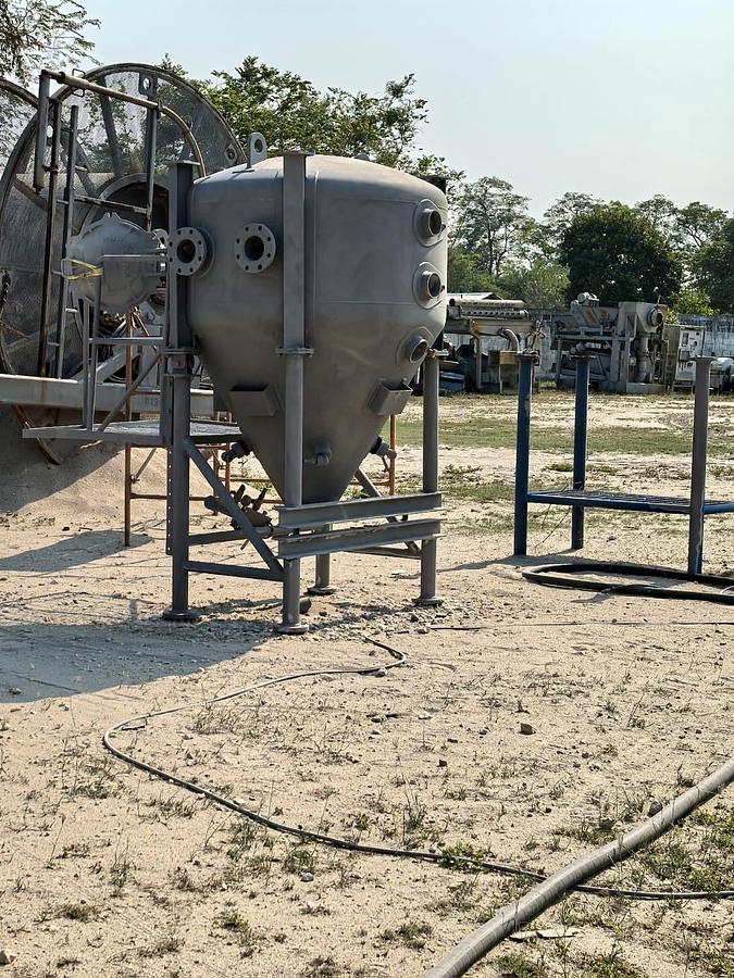 Used 2004 Cement Surge Can Silo