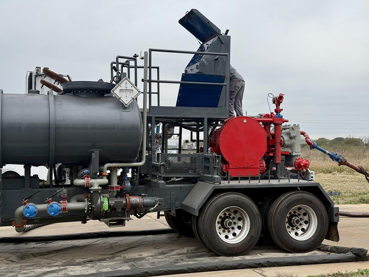 Refurbished 2011 New Capsule HT-400 Acid Pump Trailer