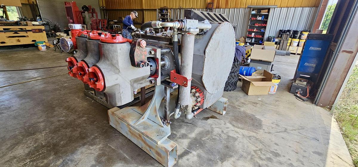 Refurbished Halliburton HT-400 Triplex Pump