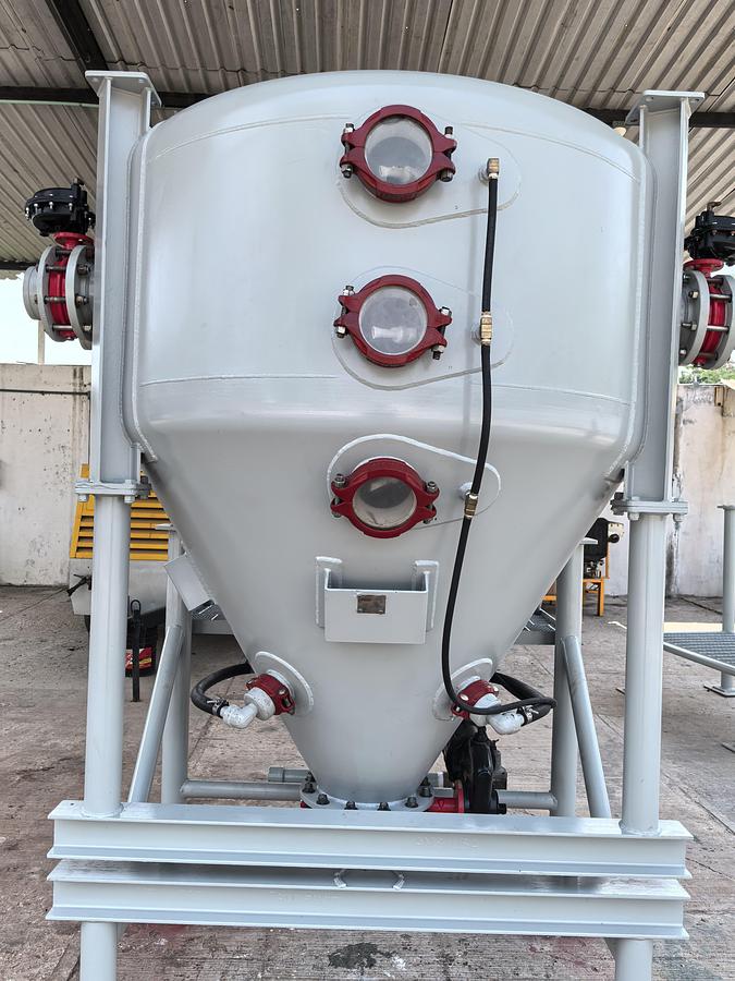 Used 2004 Cement Surge Can Silo