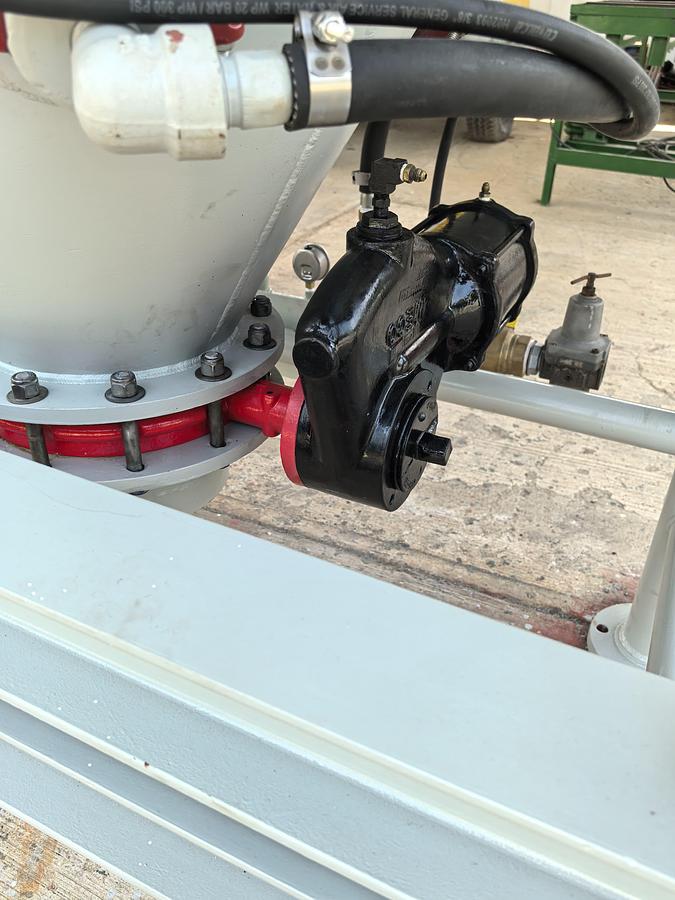 Used 2004 Cement Surge Can Silo