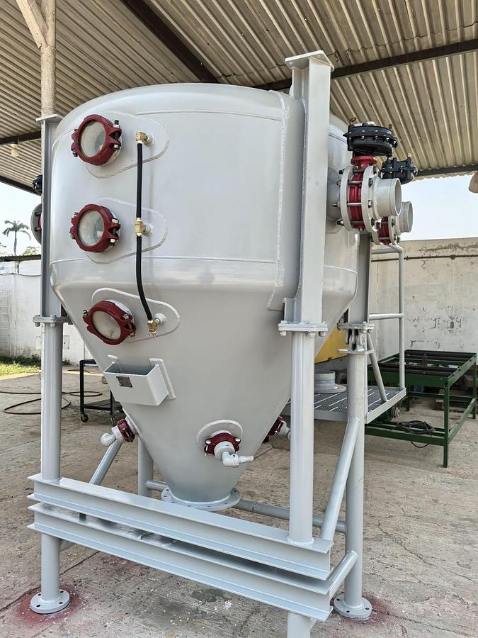 Used 2004 Cement Surge Can Silo