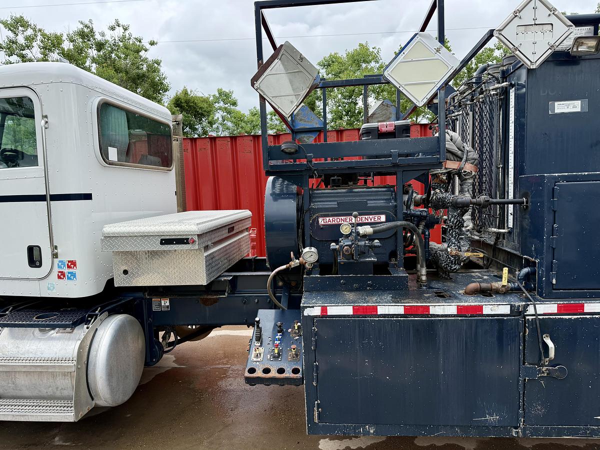 Used 2010 Peterbilt 365