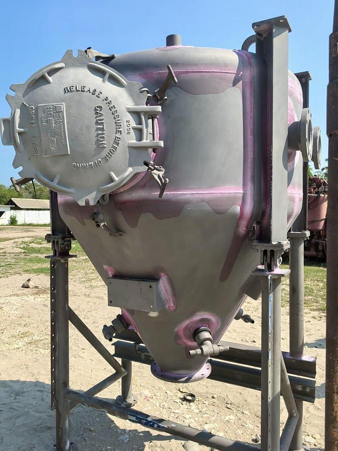 Used 2004 Cement Surge Can Silo