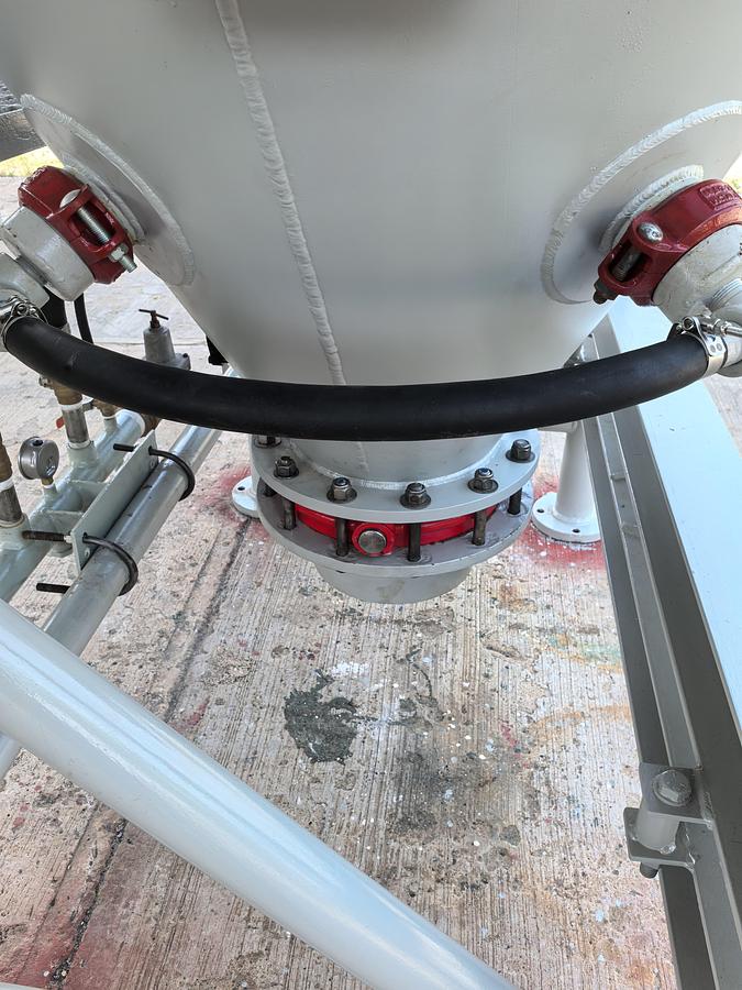 Used 2004 Cement Surge Can Silo