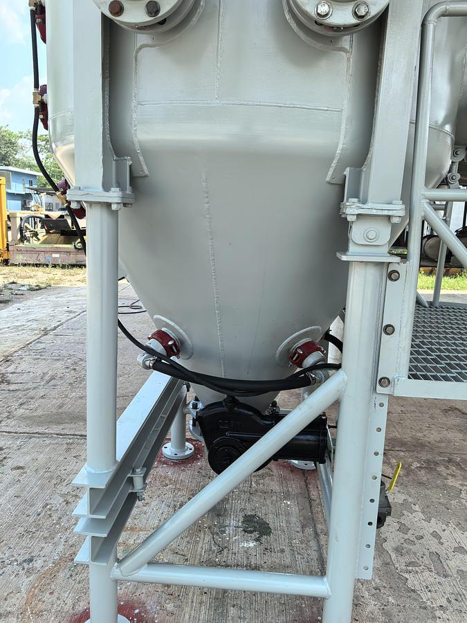 Used 2004 Cement Surge Can Silo