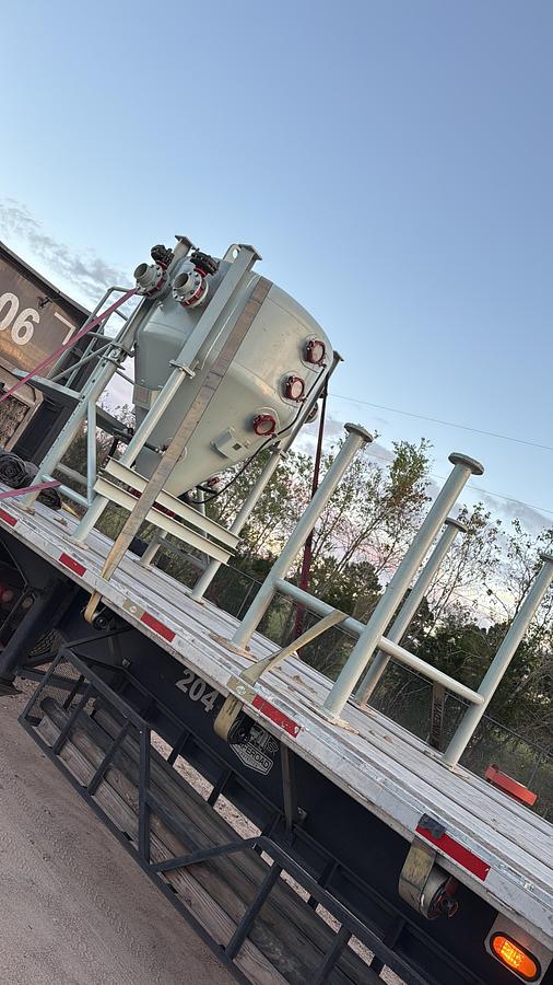 Used 2004 Cement Surge Can Silo