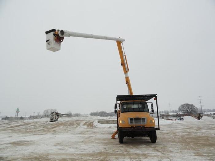 Used 2007 freightliner BUSINESS CLASS M2 106