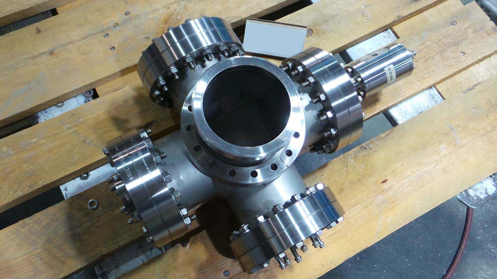 Used MDC-MFG Inc MDC-MFG MDC-MFG Inc, 5 Way Flange / With Alcatel CF2P High Cacuum Cold Cathode /
