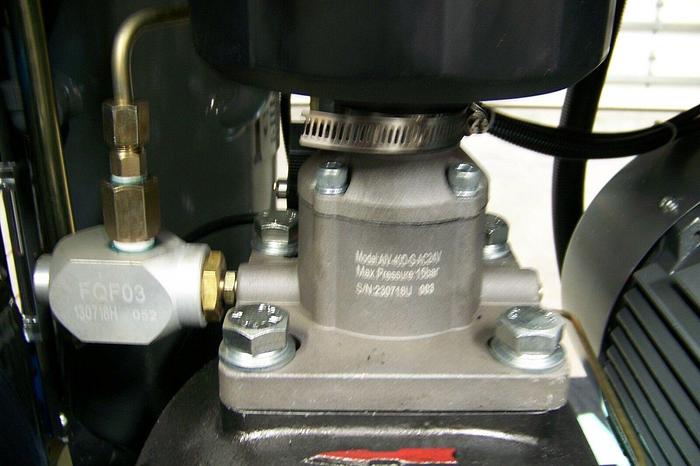 Air-Max 20hp MAC-20B120H   (NEW) Industrial Rotary Screw Compressor 120 gallon Tank