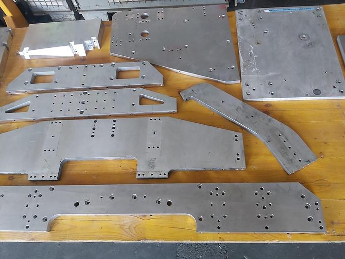 Gebraucht Aluminium Konstruktionsteile, Bleche, Winkel, usw., gemäß Foto, gebraucht