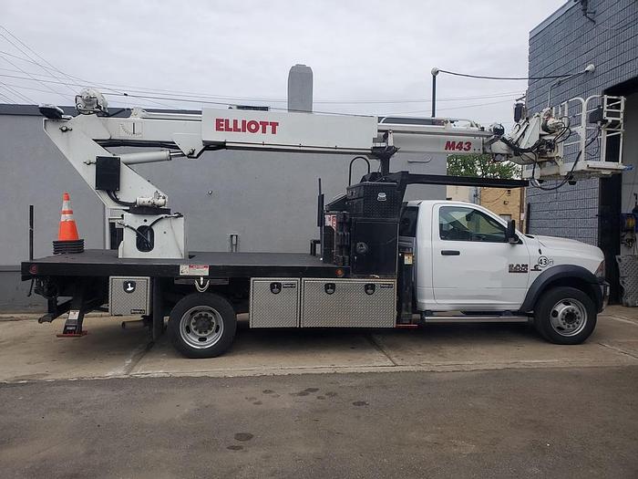Used 2017 Elliott M43R Sign Crane on 2017 Ram 5500 Reg Cab Flatbed Truck – M54174