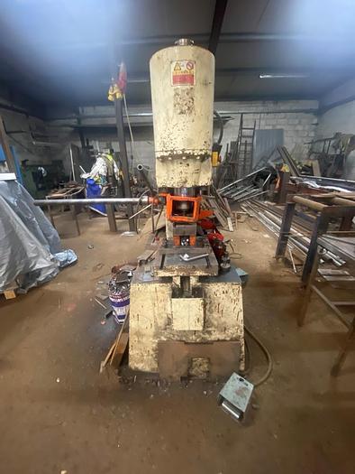 Used 2006 Sunrise IW100S Hydraulic Ironworker