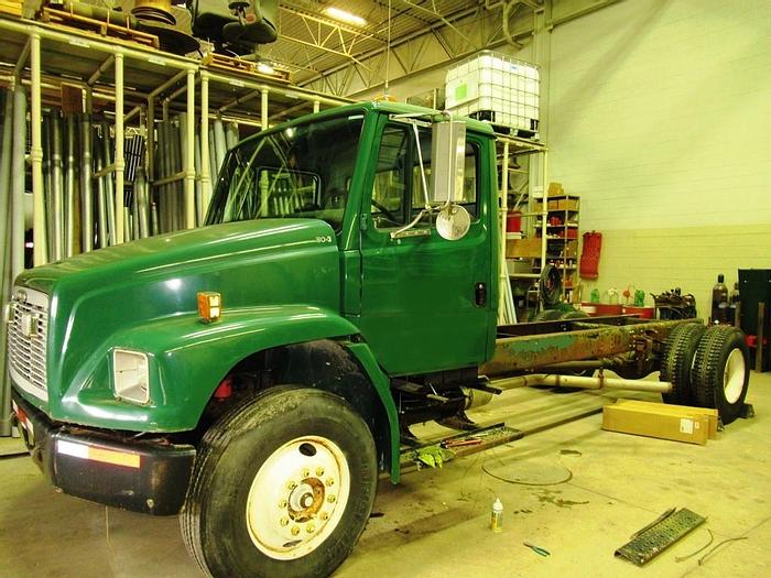 Used 1997 FREIGHTLINER FL70