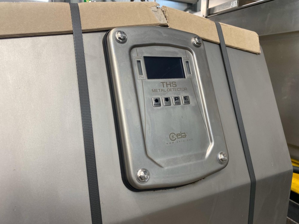 Used Ceia THS-21e metaldetector
