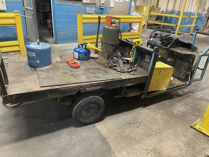 Used CUSHMAN 22HP 3W FULL TON PROPANE POWERED WORK CART