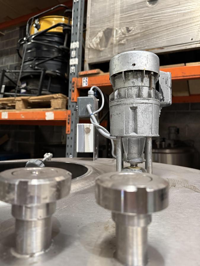 Used Technogel Ageing Tank/ Vat with Top Mounted Mixer  600 ltr