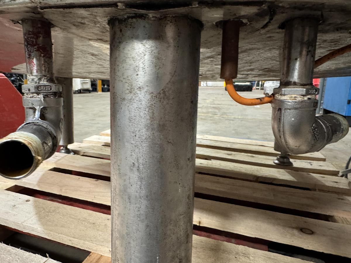 Used Technogel Ageing Tank/ Vat with Top Mounted Mixer  600 ltr