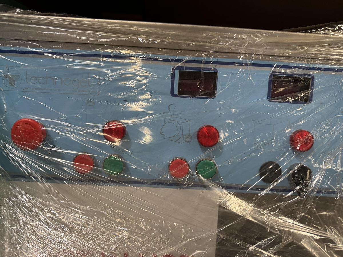 Used Technogel Fruit Ingredient Feeder 