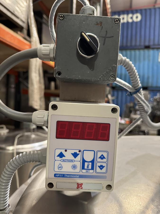 Used Technogel Ageing Tank/ Vat with Top Mounted Mixer  600 ltr