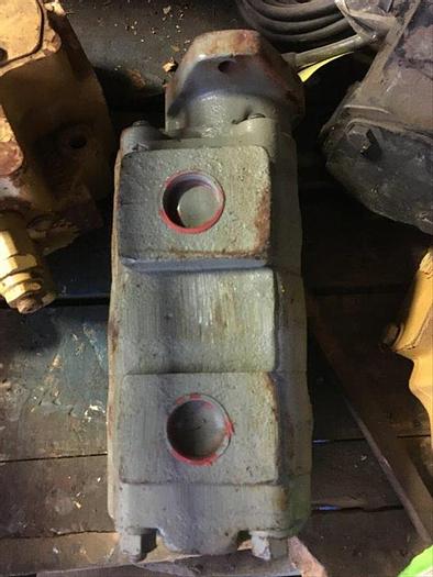 Used Commercial HYDRAULIC PUMP - M25X30095