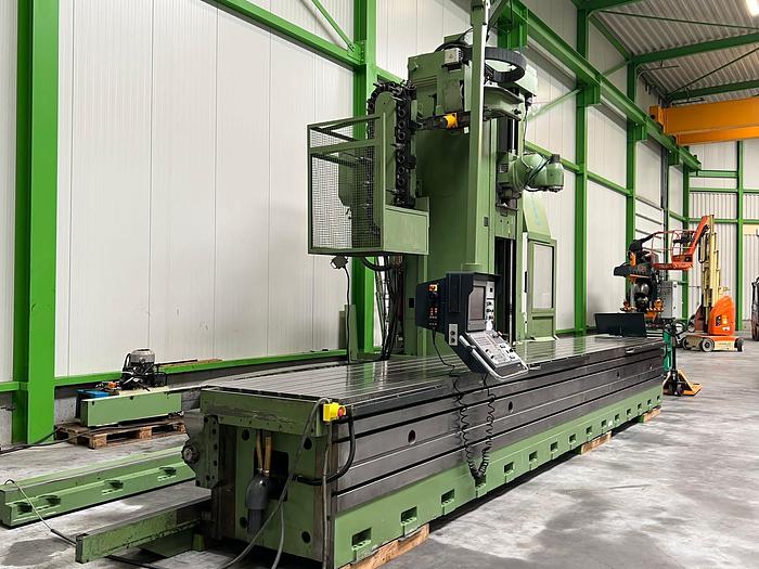 Utilisé Fraiseuse CN à montant mobile CORREA Type L30/58