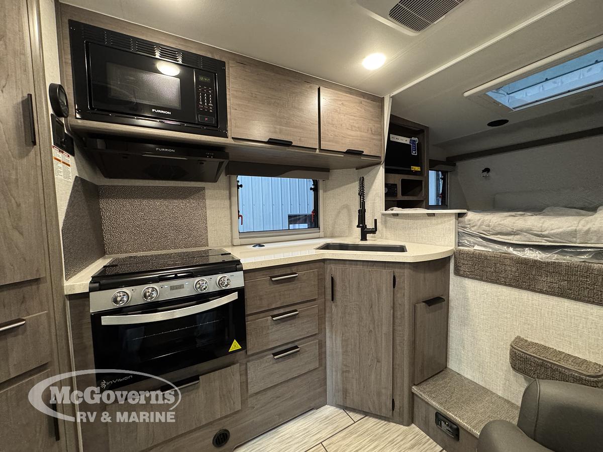 2026 Lance Truck Camper 960