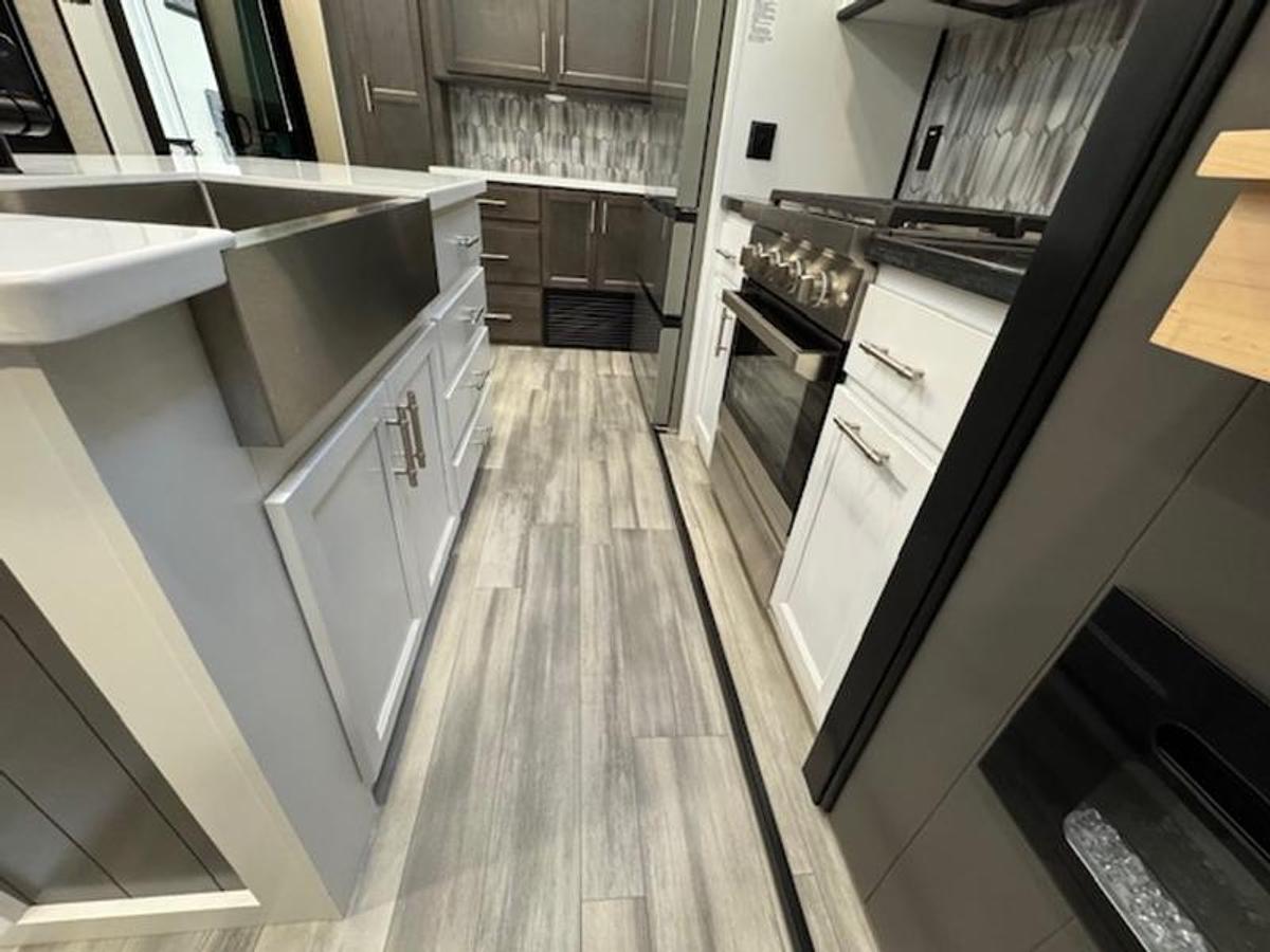 Used 2024 Cedar Creek Cottage 40CDL