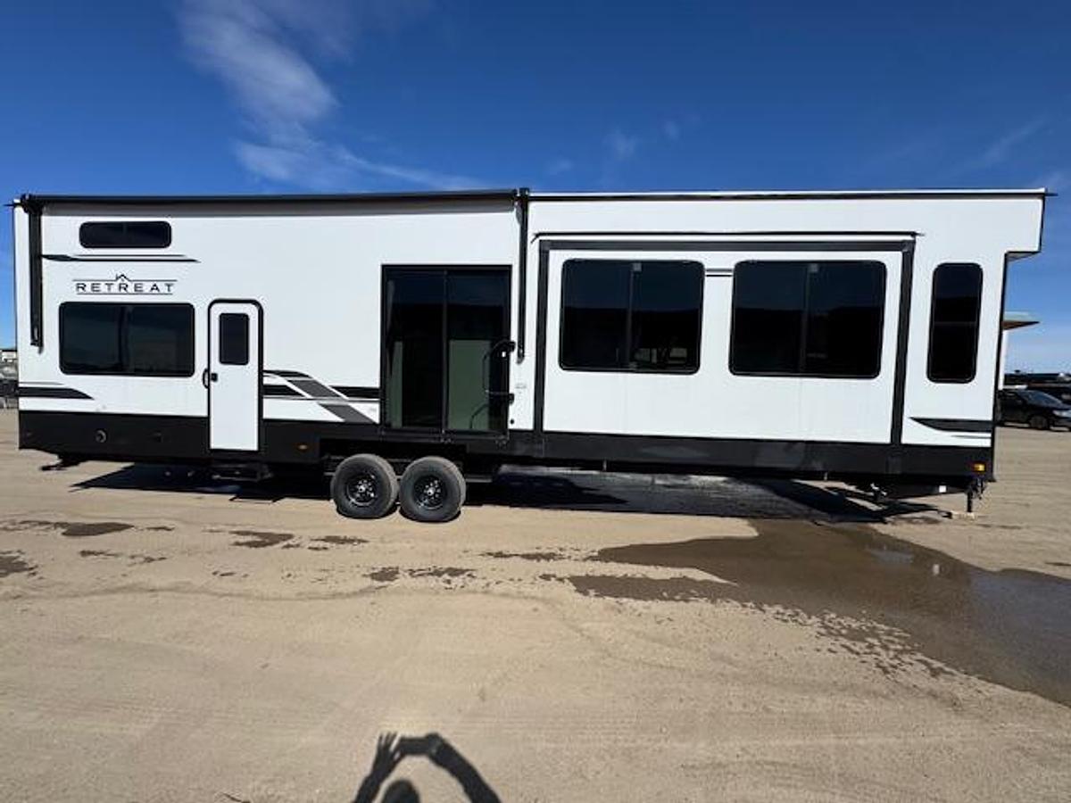 Used 2025 Keystone RV Retreat 391FSRL