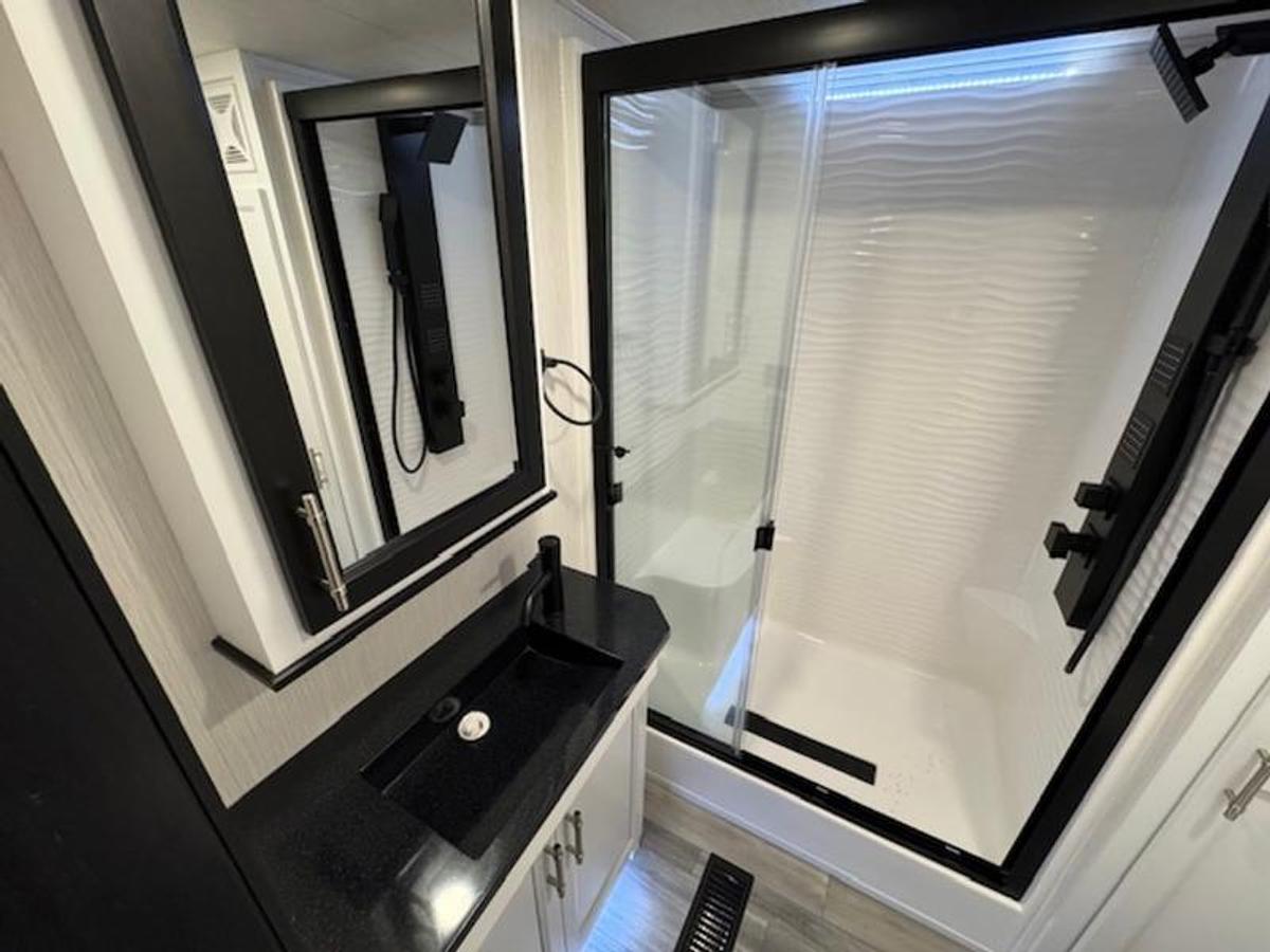 Used 2024 Cedar Creek Cottage 40CDL