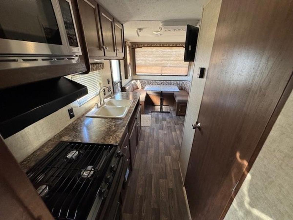 Used 2016 Keystone RV Hideout 21FQWE