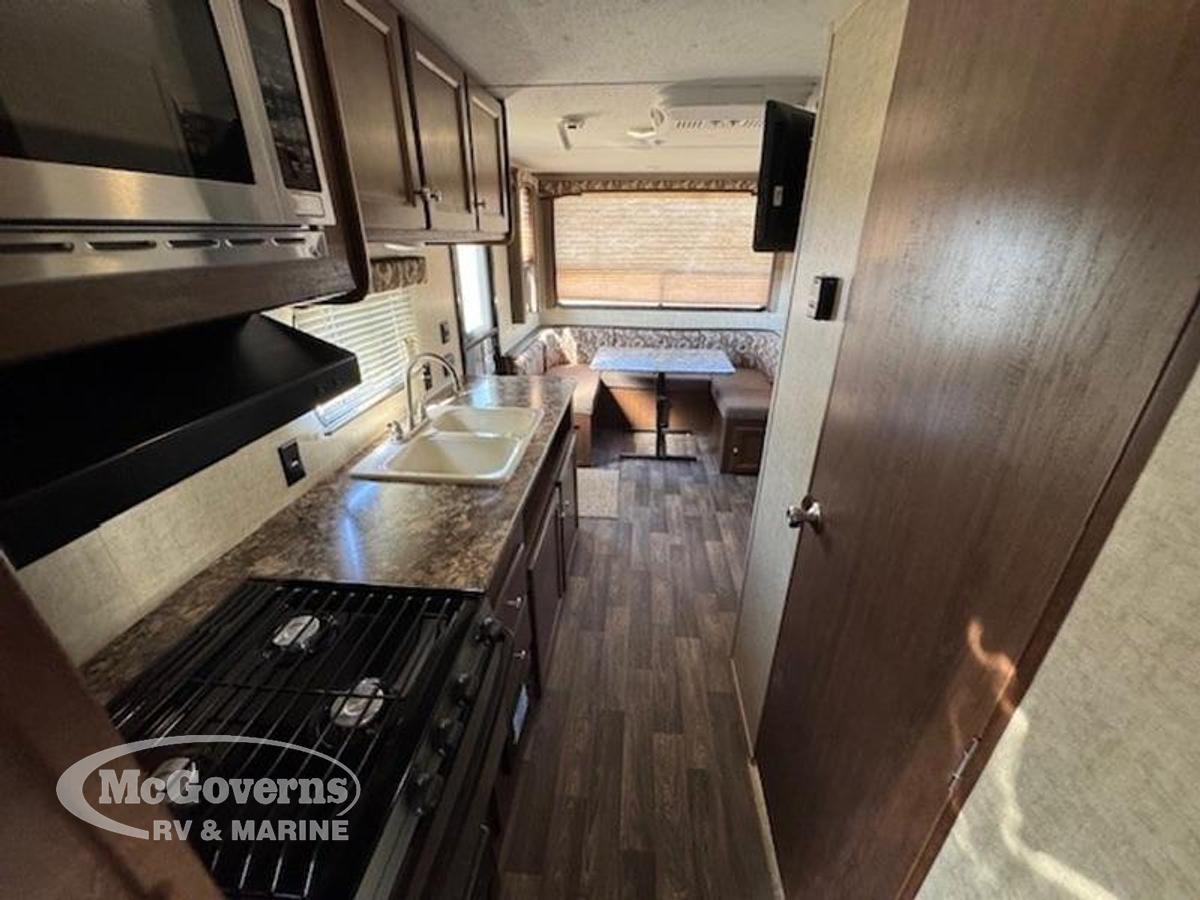 Used 2016 Keystone RV Hideout 21FQWE