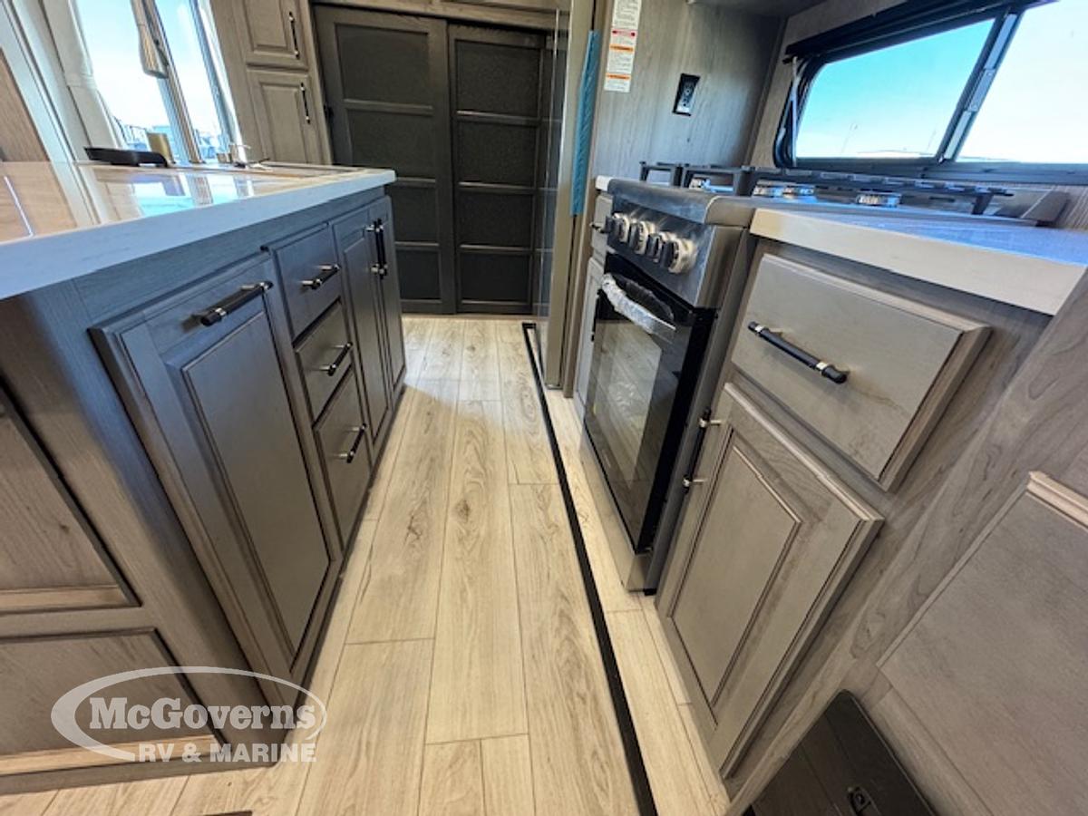 Used 2025 Keystone RV Retreat 391FSRL