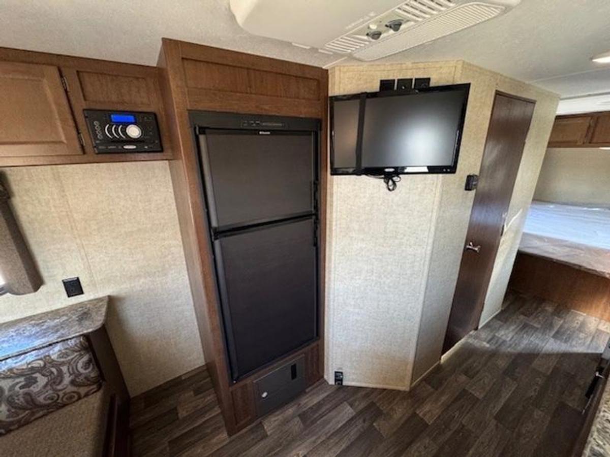 Used 2016 Keystone RV Hideout 21FQWE
