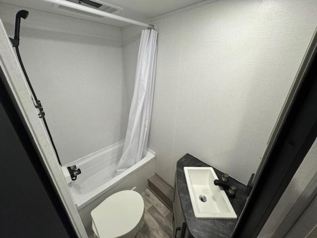 2024 Dutchmen Kodiak SE 27SBH