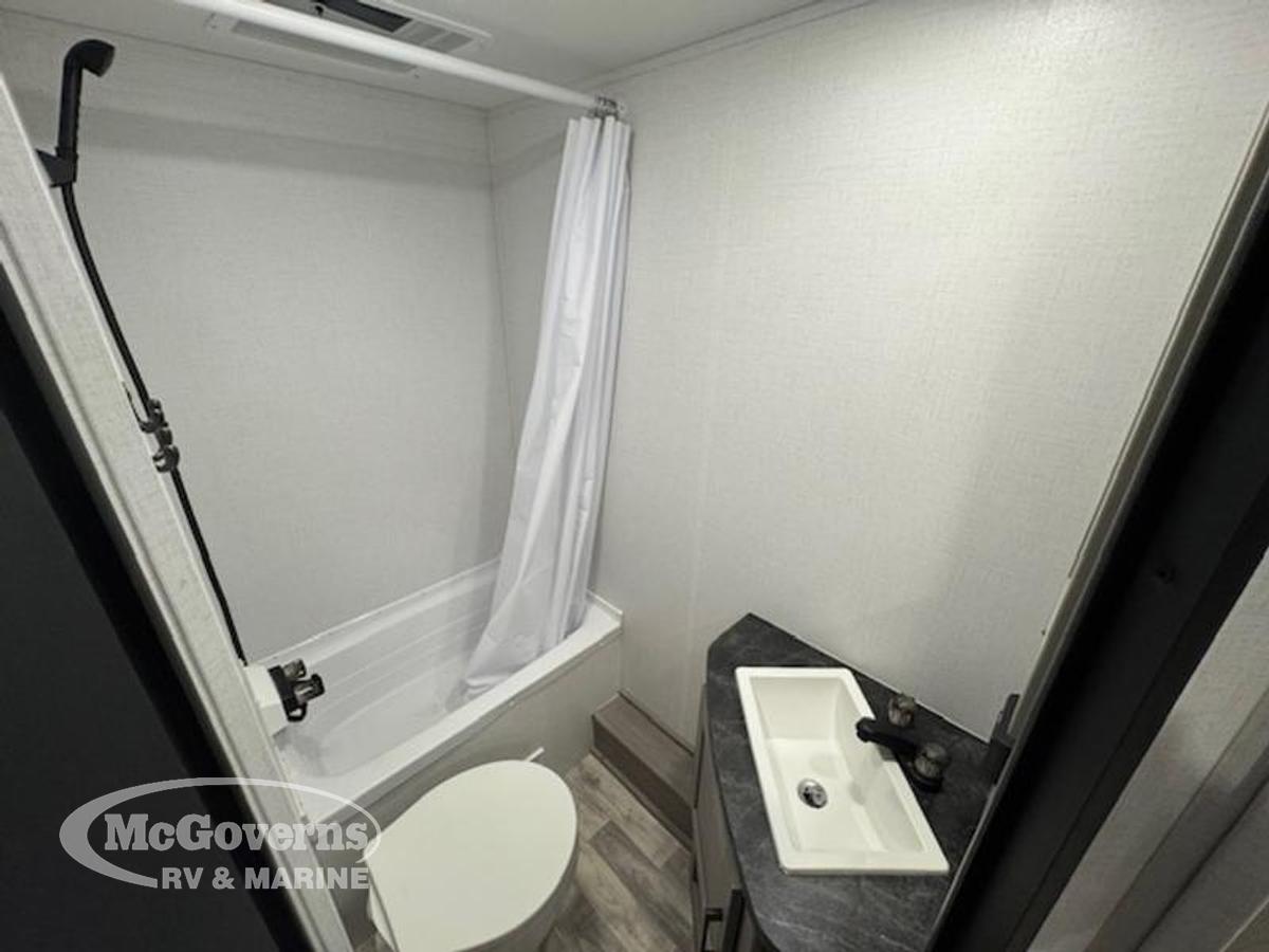 2024 Dutchmen Kodiak SE 27SBH