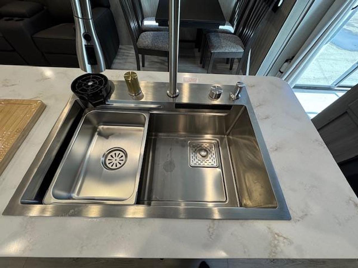 Used 2025 Keystone RV Retreat 391FSRL