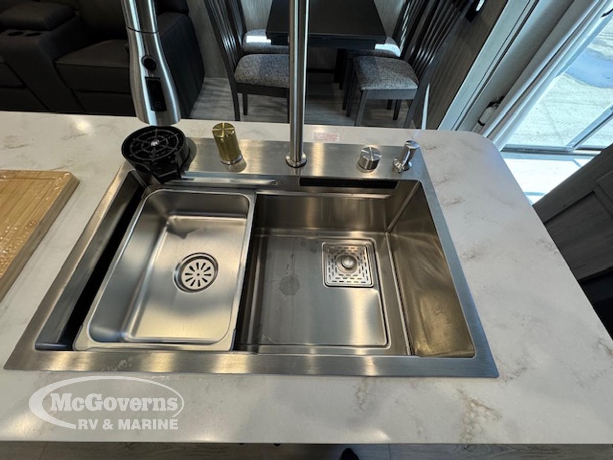 Used 2025 Keystone RV Retreat 391FSRL