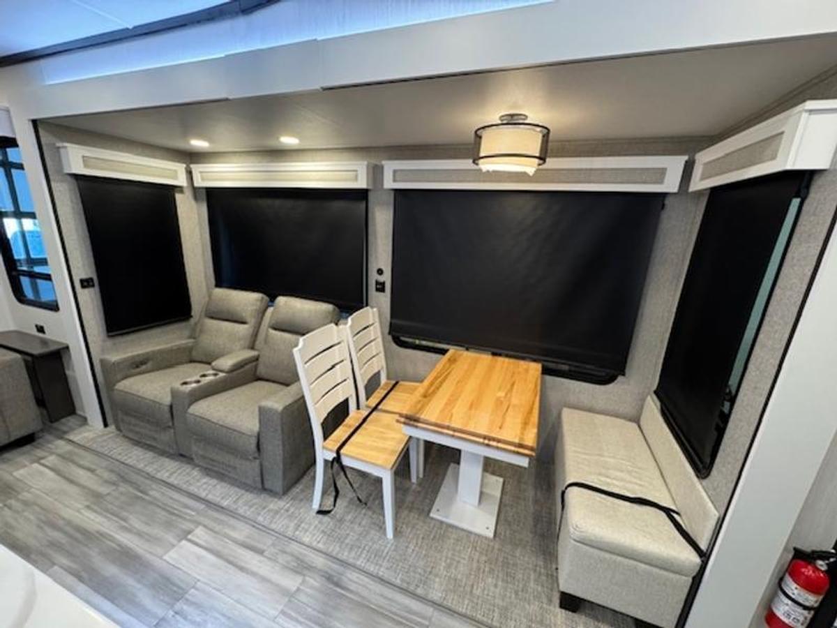 Used 2024 Cedar Creek Cottage 40CDL