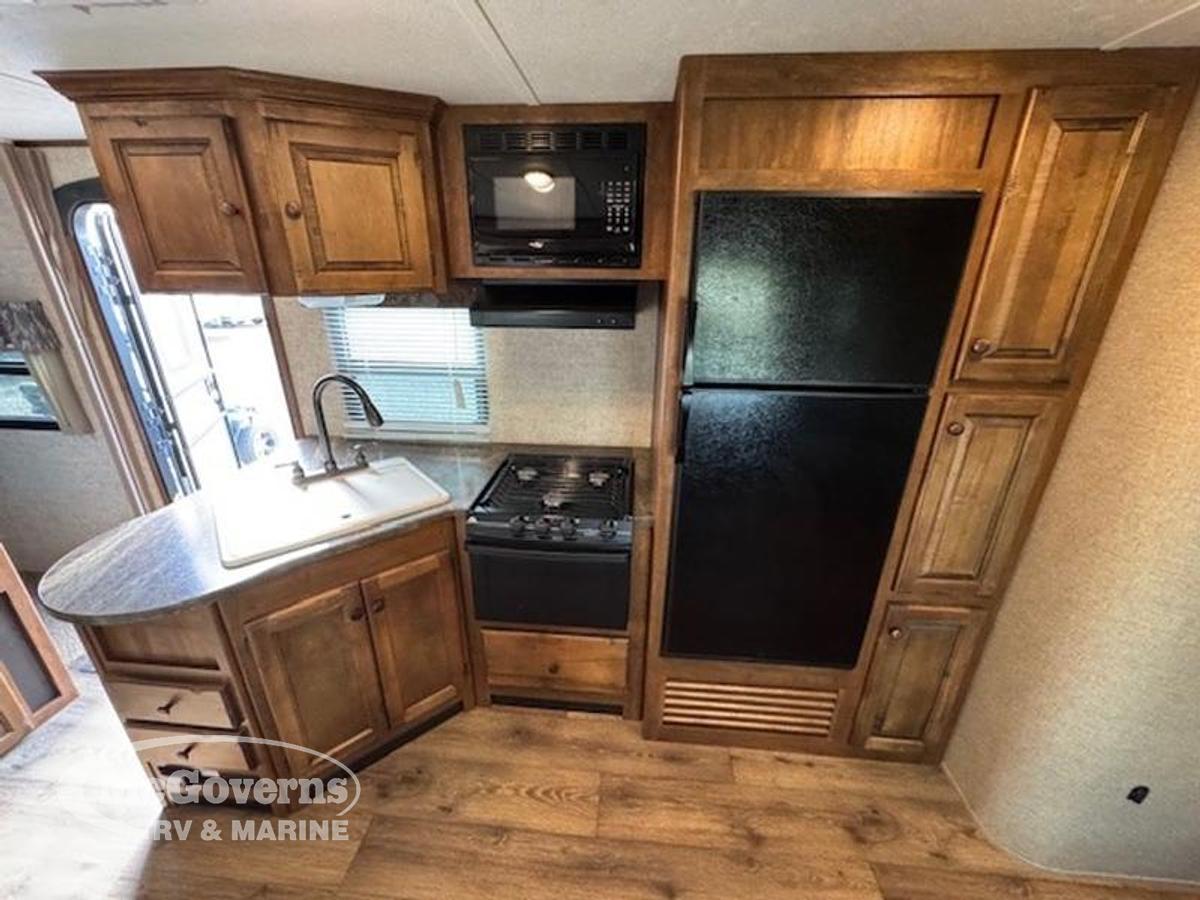 Used 2015 Keystone RV Sprinter Campfire 31BH