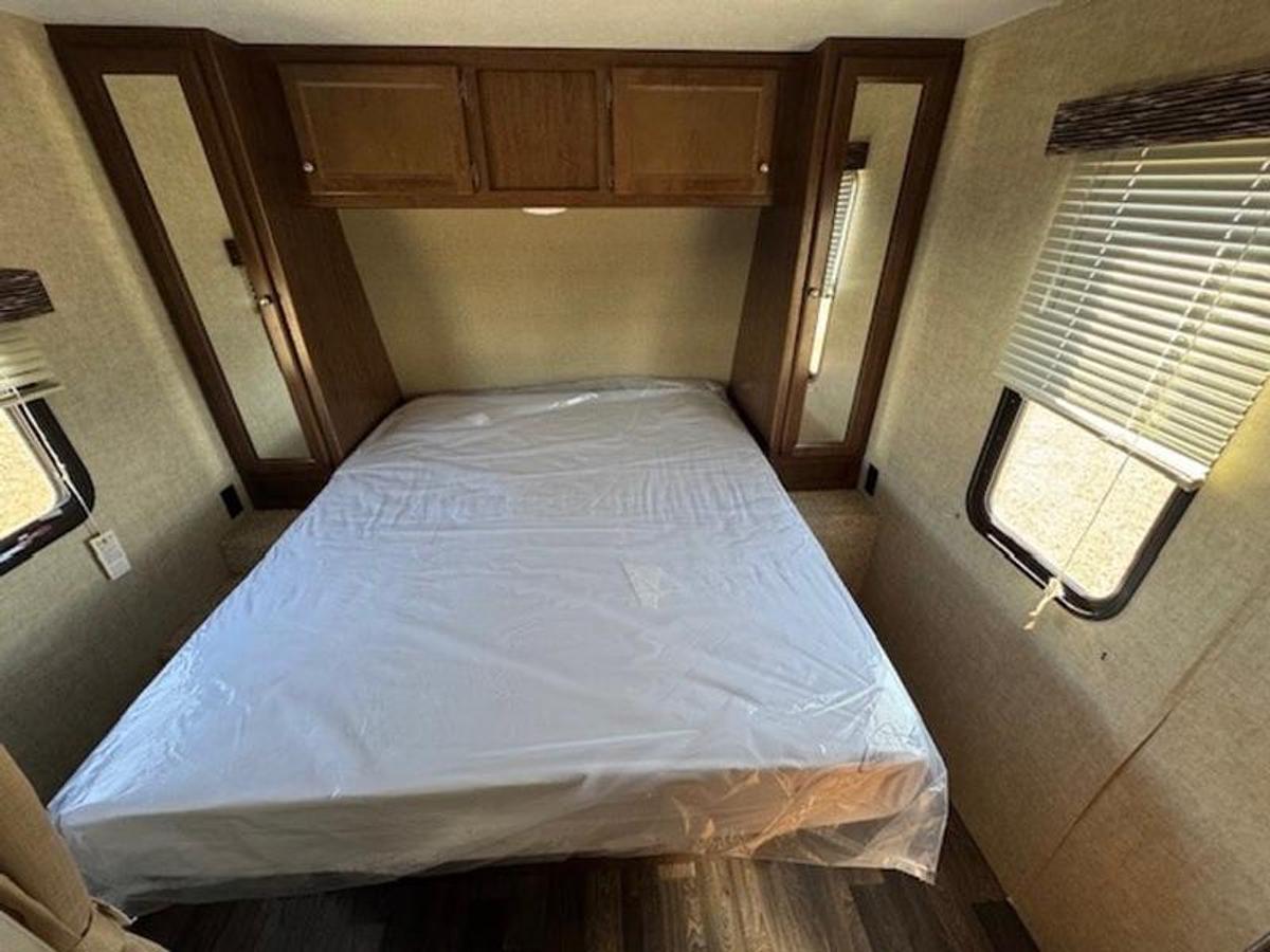 Used 2016 Keystone RV Hideout 21FQWE
