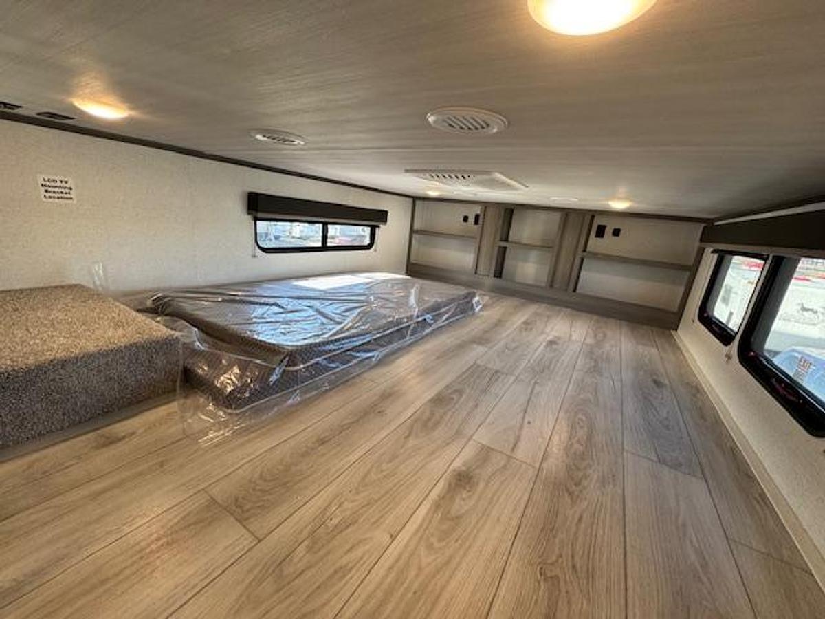 Used 2025 Keystone RV Retreat 391FSRL