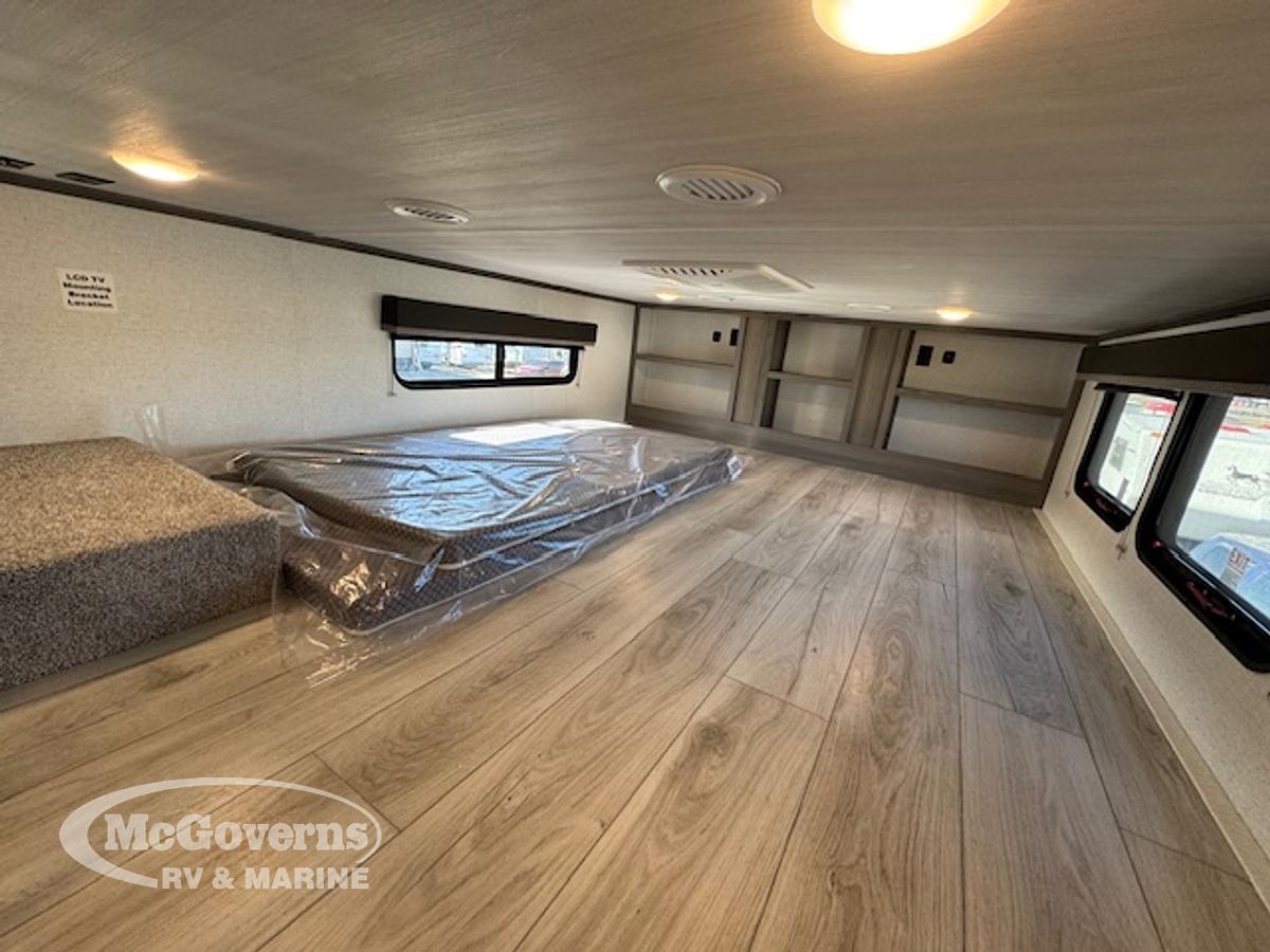 Used 2025 Keystone RV Retreat 391FSRL