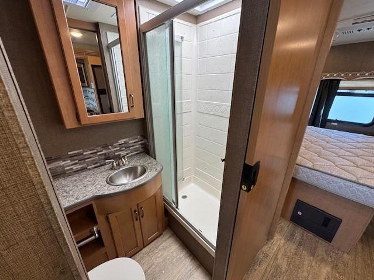 Used 2018 Thor Motor Coach Hurricane 29M